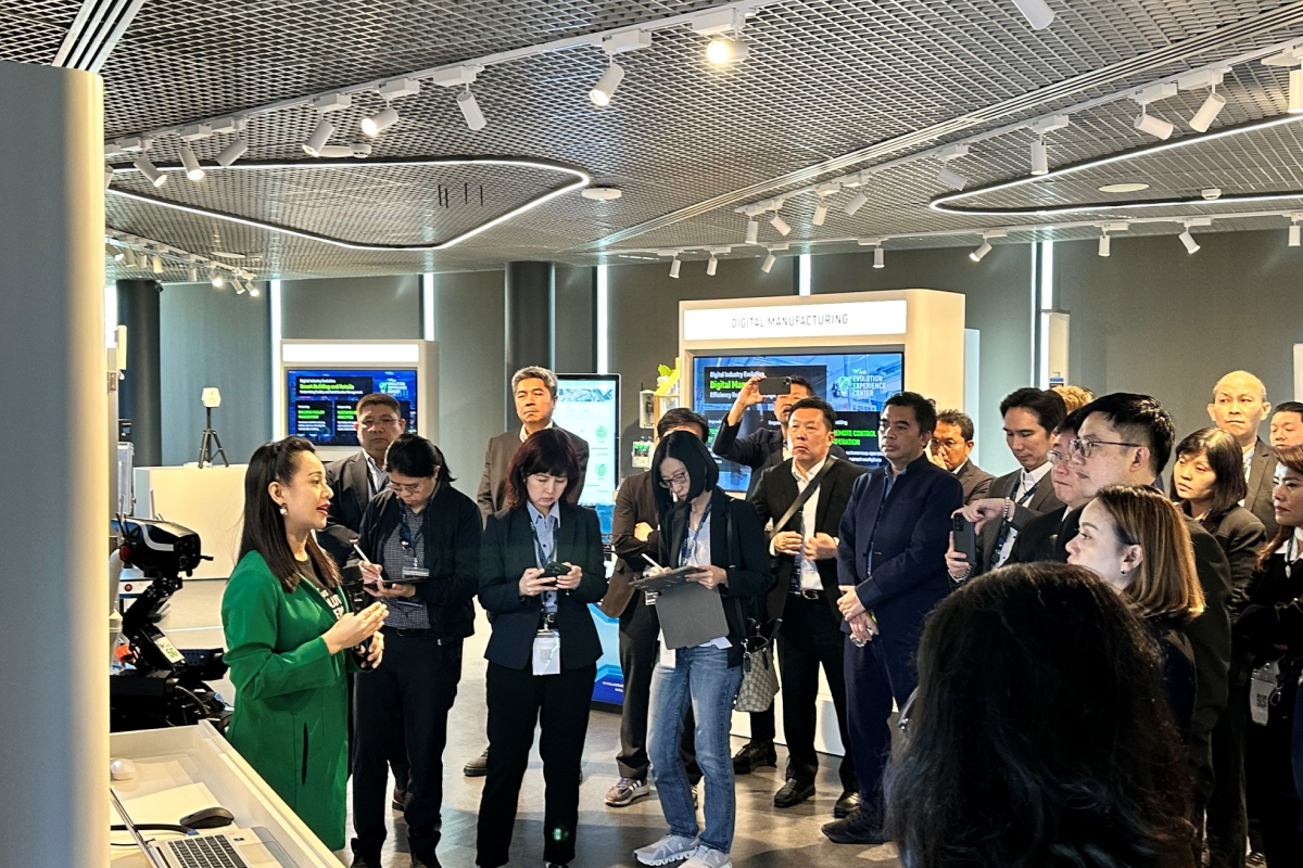 คณะผู้บริหารโครงการ DigitalCEO8 โดย depa ศึกษาดูงานสัมผัสการประยุกต์ใช้เทคโนโลยี และนวัตกรรมดิจิทัล จาก AIS EEC