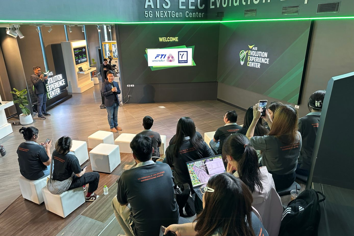 คณะผู้เข้าร่วมโครงการ Korat Young FTI “รุ่นที่ 7” หลักสูตรที่เชื่อมโยงผู้ประกอบการรุ่นใหม่ โดยสภาอุตสาหกรรมจังหวัดนครราชสีมา เยี่ยมชมนวัตกรรมใหม่ๆ ณ AIS EEC