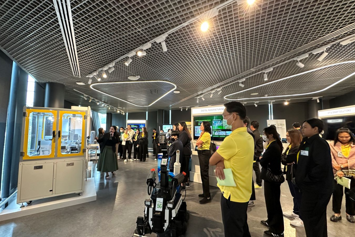 ข้าราชการสำนักงานปลัดกระทรวงเกษตรและสหกรณ์ เข้าเยี่ยมชม AIS EEC เพิ่มพูนความรู้ด้านเทคโนโลยีดิจิทัลเพื่อมุ่งสู่องค์กรแห่งความเป็นเลิศ