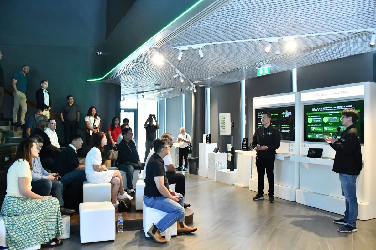 คณะผู้บริหารระดับสูงจาก Singtel Group ผู้นำด้านเทคโนโลยีการสื่อสารโทรคมนาคม ประเทศสิงคโปร์ เยี่ยมชม AIS Evolution Experience Centre