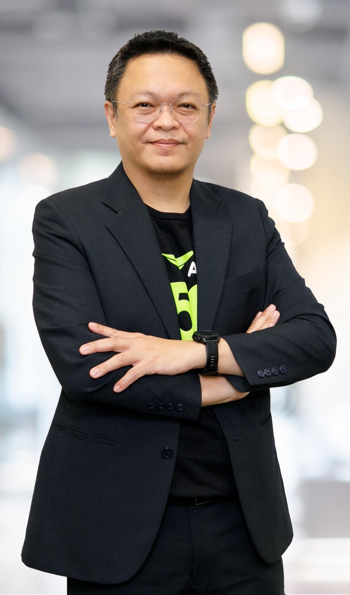 Mr. Phupa Akavipat, Acting Chief Enterprise Business Officer, AIS