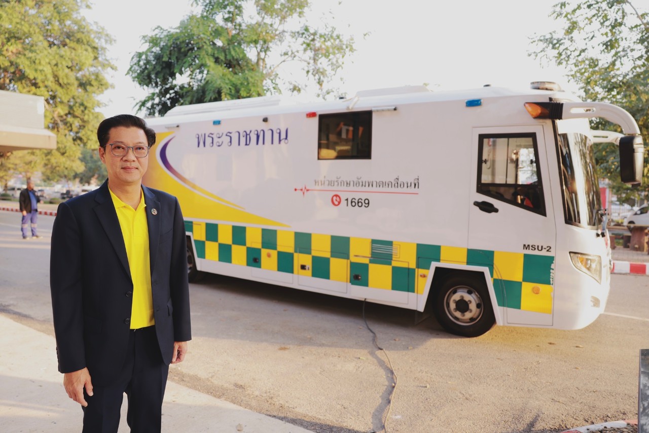 นายวรุณเทพ วัชราภรณ์ หัวหน้าฝ่ายงานธุรกิจสัมพันธ์ AIS