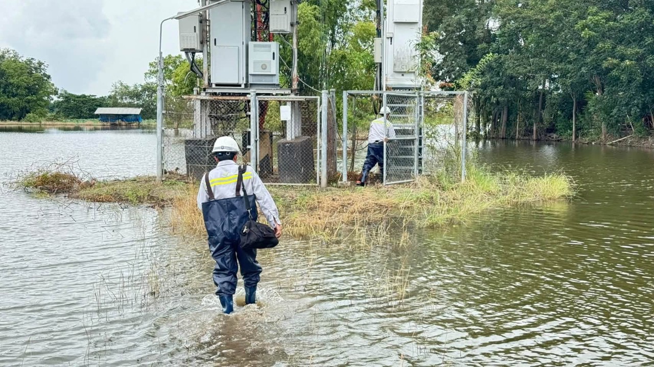 AIS ยกระดับโครงข่ายอัจฉริยะ รับมือฝนหนัก-น้ำท่วมทั่วประเทศ เฝ้าระวังเชิงรุก 24 ชั่วโมง เสริมพลังงานสำรอง ทีมวิศวกร ดูแลการสื่อสารในพื้นที่สำคัญ